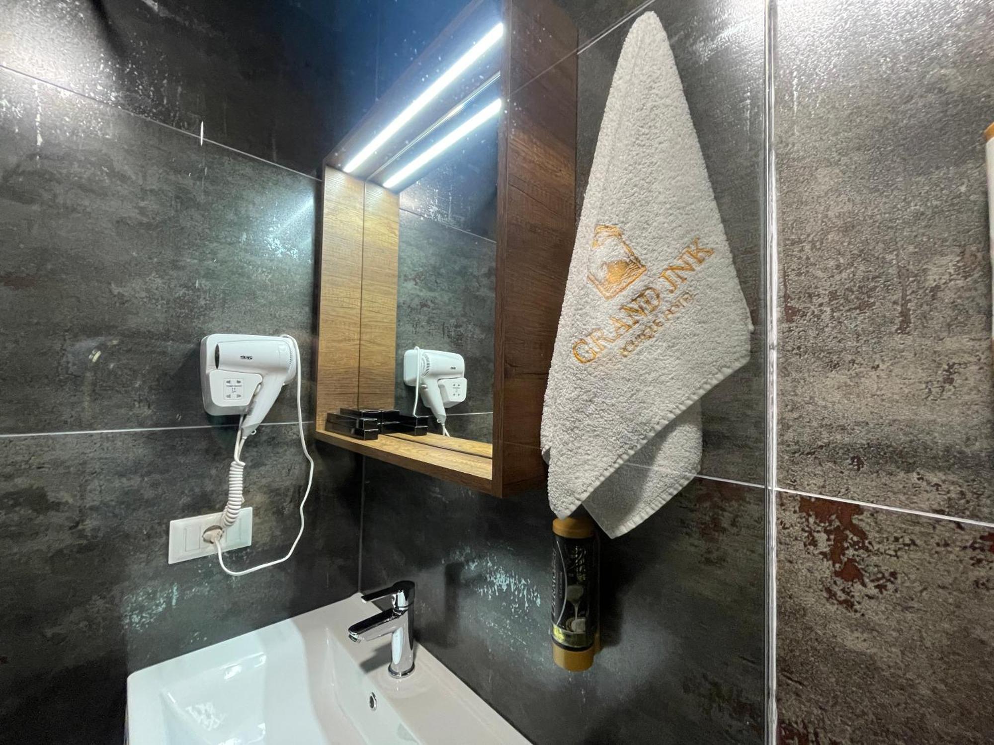 Grand Jnk Boutique Hotel Kukes Luaran gambar